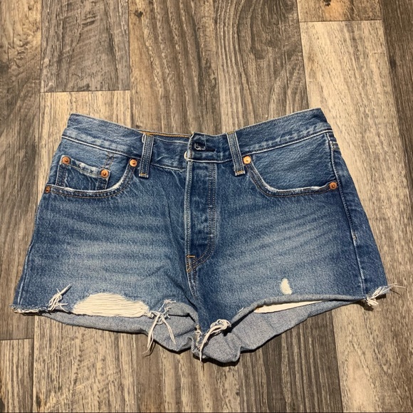 LEVIS 501 Jean Shorts - Picture 2 of 5